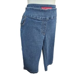 Contrast Plus, Blue Denim Capris.